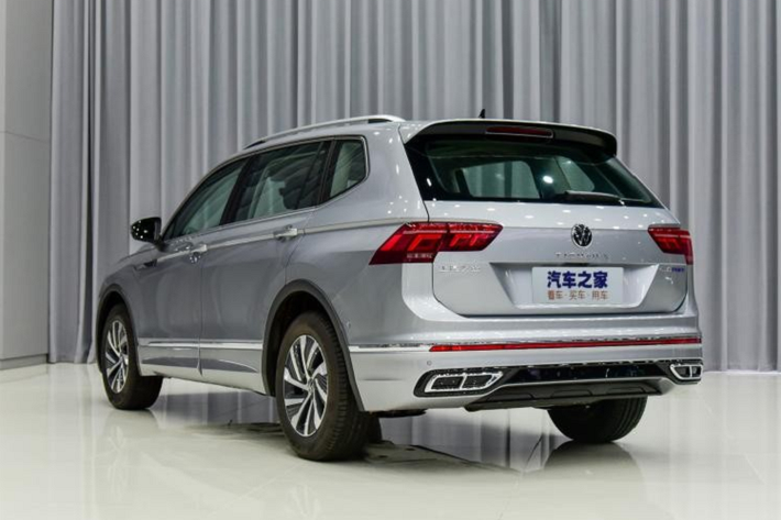 Hãng Volkswagen đã chọn triển lãm Ô tô Quốc tế Quảng Đông - Hồng Kông - Macao 2021 hiện đang diễn ra tại thành phố Thâm Quyến để giới thiệu mẫu xe SUV Volkswagen Tiguan L mới với khách hàng Trung Quốc. 