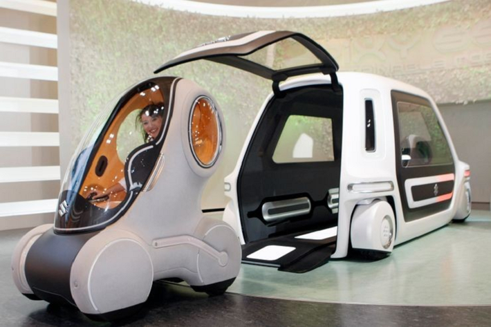  Suzuki Sharing Coach Thật khó để diễn ra ngắn gọn mẫu xe concept. Về cơ bản, nó bao gồm hai thành phần gồm Suzuki Sharing Coach (SSC) và PIXY. Trong đó, PIXY là phương tiện dạng kén cho 1 người, còn SSC là… phần kén lớn hơn với 4 cánh cửa mở rộng. Người dùng điều khiển PIXY vào trong SSC và biến đó thành một chiếc xe nhỏ. Khỏi phải nói, ý tưởng này dường như quá mức tạp và lạ lùng ngay cả đối với đường phố Tokyo.