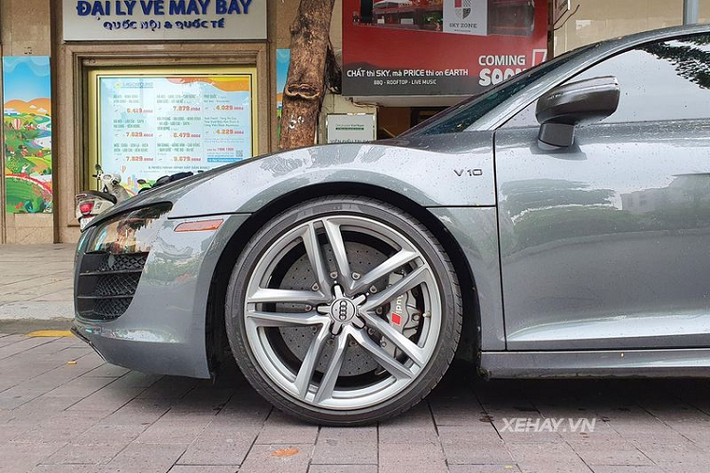 Chưa hết, chiếc Audi R8 V10 Coupe thế hệ đầu tiên duy nhất tại Việt Nam cũng đã được độ lại hệ thống ống xả đến từ thương hiệu Innotech Performance Exhaust cho âm thanh uy lực hơn.