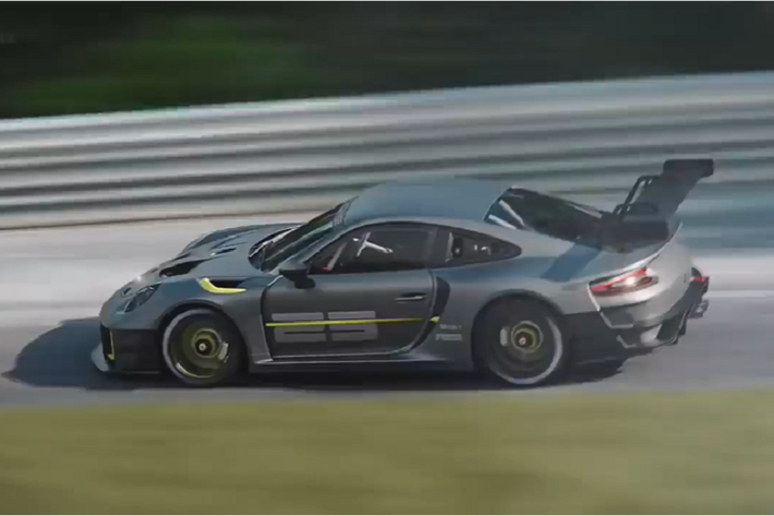 Mới đây nhất, hãng ôtô Đưc đã giới thiệu mẫu xe đua Porsche 911 GT2 RS Clubsport 25 được hợp tác sản xuất với đội đua Manthey-Racing nhằm mang đến cho các khách hàng yêu thích dòng xe thể thao thương mại mạnh nhất của hãng có cảm giác thuần 1 chiếc xe đua đích thực nhưng không có nhiều trên thế giới, vì chỉ được cho ra đời 30 xe.