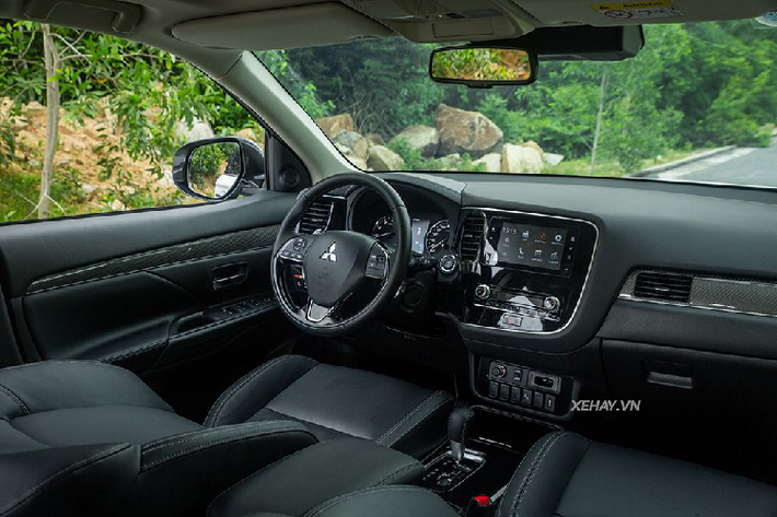 Mitsubishi Outlander 2.4 Premium được trang bị động cơ MIVEC 4 xy-lanh 2.4L, sản sinh công suất 167 mã lực và 222 Nm mô-men xoắn. Sức mạnh này được truyền tới 4 bánh xe thông qua hộp số tự động vô cấp CVT.