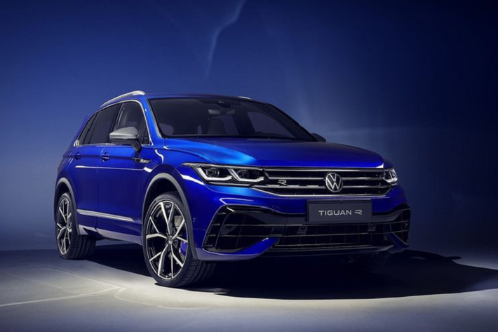Sau châu Âu, Volkswagen Tiguan R 2021 mới sẽ sớm được giới thiệu ở các thị trường khác. Tiguan R 2021 dùng chung động cơ tăng áp 2.0L với Golf R, sản sinh công suất tối đa 316 mã lực và mô-men xoắn cực đại 420Nm, những con số này khá ấn tượng đối với một chiếc crossover kích thước nhỏ như Tiguan.