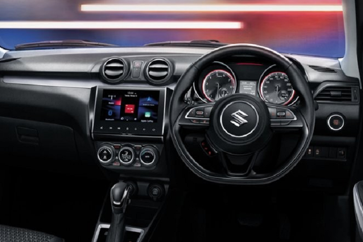 Những trang bị đáng chú ý khác của Suzuki Swift 2021 tại Thái Lan bao gồm điều hòa tự động, nút bấm khởi động máy và mở cửa không cần chìa khóa tự động ở mọi bản. Nằm bên dưới nắp ca-pô của Suzuki Swift 2021 tại Thái Lan là khối động cơ xăng 4 xi-lanh, dung tích 1.2L như bản cũ. Động cơ này tạo ra công suất tối đa 82 mã lực và mô-men xoắn cực đại 108 Nm.