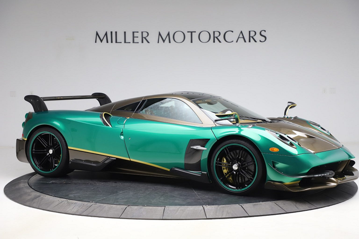 Pagani vẫn sử dụng hộp số ly hợp đơn vì hộp số này nhẹ hơn hộp số ly hợp kép đến 40% trong khi thời gian sang số cũng không quá khác biệt. Huayra BC có khả năng tăng tốc 0 – 100 km/h trong 2,3 giây và đạt tốc độ tối đa hơn 370 km/h. Pagani cho biết hãng chỉ sản xuất đúng 20 chiếc, giá xe Pagani Huayra BC Coupe mỗi chiếc lên đến 3,7 triệu USD.