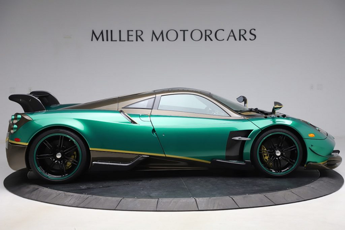 Phiên bản thần gió Pagani Huayra BC trong bài viết này được trang bị động cơ V12 tăng áp kép, dung tích 6.0 lít tiêu chuẩn của Huayra nhưng đã được tinh chỉnh lại để có khả năng sản sinh tổng công suất lên tới 745 mã lực, mô-men xoắn 1100 Nm.