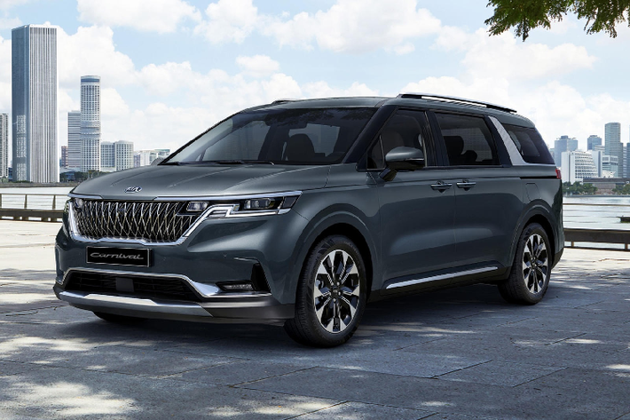 Mẫu xe MPV Kia Carnival 2022 là thế hệ thứ 4 của dòng xe minivan mà Kia cho ra mắt từ năm 1998. Tên gọi Sedona được sử dụng tại thị trường Bắc Mỹ vào năm 2005, sau đó được áp dụng trên toàn cầu. Ở thế hệ 2022, mẫu xe này sẽ quay trở lại với tên gọi Carnival trên mọi thị trường.