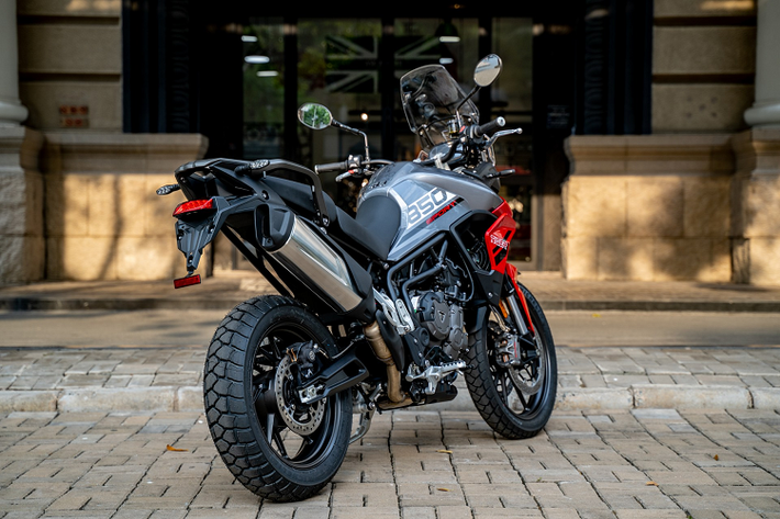 Với định vị thấp hơn Triumph Tiger 900, Tiger 850 Sport không có đối thủ trực tiếp khi 2 dòng adventure châu Âu khác có giá bán cao hơn đáng kể là BMW F 900 XR (549 triệu đồng) và Ducati Multistrada 950 (492 triệu đồng). Ở tầm tiền hơn 360 triệu đồng, người dùng có thể cân nhắc một vài mẫu xế phượt Nhật Bản khác như Kawasaki Z1000SX (340 triệu đồng), Suzuki V-Strom 1050 (419 triệu đồng), Honda CRF1100L Africa Twin…