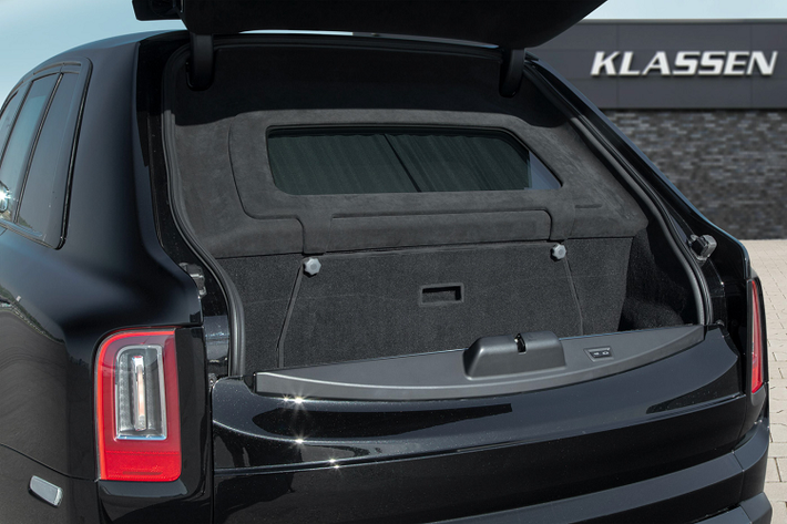 Thân vỏ của Cullinan được bọc thép với công nghệ mới nhất cùng sự sáng tạo ứng dụng các vật liệu đạn đạo siêu nhẹ để đem tới sự bảo vệ người trong xe một cách tối ưu khỏi các cuộc xả súng. Xe được gia cố hết các phần khung cửa cũng như các cửa ra vào của xe cũng đã được gia cố chắc chắn.