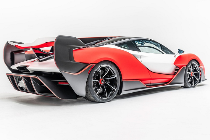 Các khách hàng được trực tiếp tham gia vào quá trình thiết kế và sản xuất mẫu xe này thông qua các buổi chạy thử tại trường đua Thermal Club Private Race Track. Tất cả phản hồi sau buổi chạy thử đều được ghi nhận để phát triển phiên bản thương mại cuối cùng.