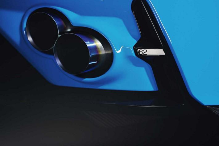 Sức mạnh được gửi đến cả 4 bánh xe thông qua hộp số tự động 8 cấp giúp xe tăng tốc từ 0 - 100 km/h trong 5,7 giây.