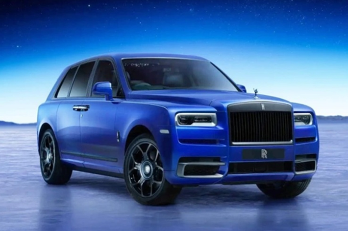 Chiếc xe này cũng thường xuyên được cầu thủ này sử dụng. Tuy nhiên vào năm 2023, chiếc Rolls-Royce Black Badge Wraith này đã không may dính tai nạn và hư hỏng nặng. Rolls-Royce Black Badge Wraith sử dụng động cơ tăng áp kép V12 6.6L, sản sinh công suất 624 mã lực và mô-men xoắn 800 Nm, hộp số tự động 8 cấp ZF, tăng tốc 0-100 km/h trong chỉ 4,6 giây.