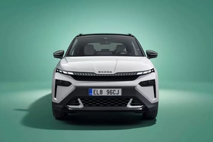 Bảng đồng hồ kỹ thuật số 5 inch và màn hình thông tin giải trí 13 inch đều có đồ họa riêng cho bản vRS. Màn hình hiển thị thông tin kính lái HUD với công nghệ thực tế ảo là trang bị tùy chọn của xe.