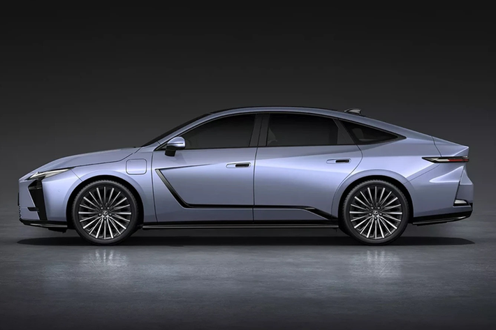 Lexus ES thế hệ mới có kích thước dài x rộng x cao lần lượt là 5.140 x 1.920 x 1.555 mm, đối với bản thuần điện chiều cao tăng thêm 5 mm. Chiều dài trục cơ sở 2.950 mm. Ngoại thất Lexus ES với 7 màu, gồm: xám Sonic Chrome, đồng Sonic Copper, xám Sonic Titanium; đặc biệt là màu mới - xanh Sou.