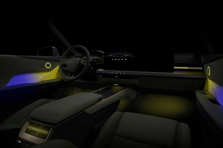 Cửa sổ trời Panorama làm từ kính Low-E ngăn chặn 99% tia cực tím vào khoang nội thất, tích hợp có thể kích hoạt tối màu kính thông qua điều khiển điện. Lexus ES thế hệ mới giới thiệu với hai tùy chọn động cơ hybrid gồm: ES300h và ES350h, trong đó hai phiên bản thuần điện là ES350e và ES500e.