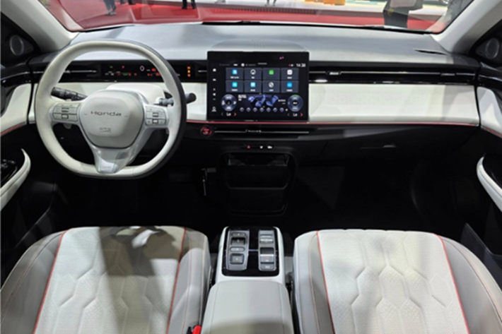 Xe được phát triển trên nền tảng chuyên dụng e:N Architecture F - nền tảng dành riêng cho thế hệ xe điện mới của Honda. Cung cấp sức mạnh cho e:N2 là động cơ điện đặt phía trước sản sinh công suất cực đại 204 mã lực và mô-men xoắn 310 Nm.