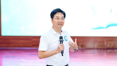 Hành trình của GS.TS.BS Trần Diệp Tuấn từ căn cứ R đến Quốc hội