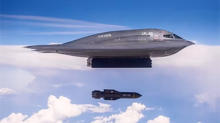 Máy bay F-35C Lightning II của Không quân Hoa Kỳ thả bom GBU-54 Laser Joint Direct Attack Munition, một loại bom dẫn đường bằng GPS và laser cho phép tấn công chính xác các mục tiêu đang di chuyển, trong nhiệm vụ thử nghiệm vào ngày 30 tháng 1 năm 2024 (Nguồn ảnh: Không quân Hoa Kỳ).