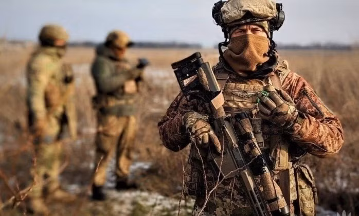 Lính hợp đồng Colombia khai hỏa súng chống tăng RPG tại Ukraine.