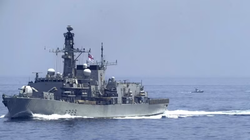 Tàu chiến Mỹ hoạt động tại eo biển Hormuz.