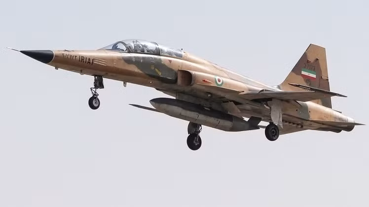 Máy bay chiến đấu F-5F của Không quân Iran