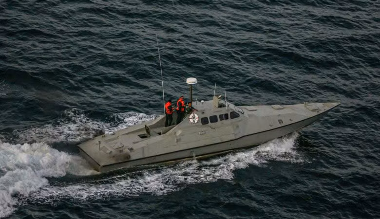 Các tuyến hàng hải qua eo biển Hormuz - nơi trung chuyển khoảng 20% nguồn cung dầu toàn cầu, kết nối Vịnh Ba Tư với Ấn Độ Dương.