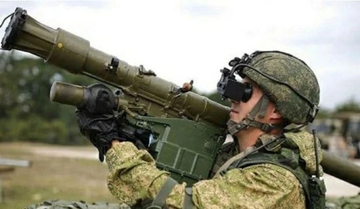 Bệ phóng tên lửa đất đối không 9K333 Verba.