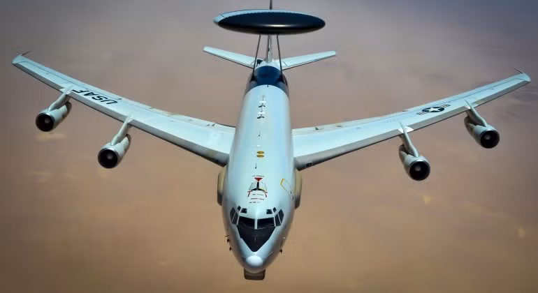 Máy bay cảnh báo sớm và kiểm soát trên không E-3 Sentry (AWACS) của Không quân Hoa Kỳ.