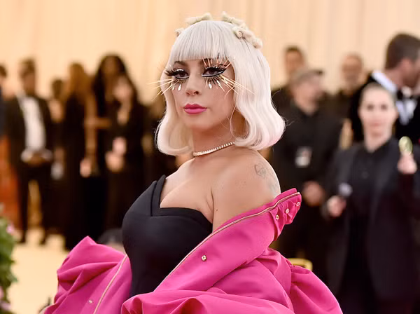 Met Gala: Nơi tôn vinh những phong cách trang điểm quái dị