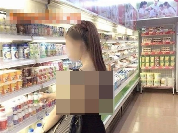 Muôn vàn kiểu ăn mặc... hở hang tránh nóng 40 độ