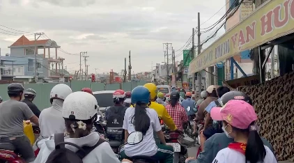 TP HCM: Điểm nóng ùn tắc kéo dài trên quốc lộ 1A