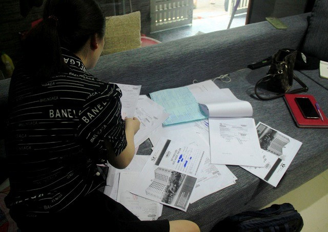 Liên quan đến sự việc trên, ông Tôn Thiện Phương - Viện trưởng VKSND tỉnh Nghệ An - cho biết: Ngay sau khi nhận được tin báo, VKSND tỉnh đã chỉ đạo VKSND TP Vinh kiểm sát chặt chẽ vụ việc trên theo đúng quy định của pháp luật. "Ít ngày tới, cơ quan chức năng sẽ tổ chức họp báo thông tin chính thức về vụ việc" - Ông Phương thông tin thêm.