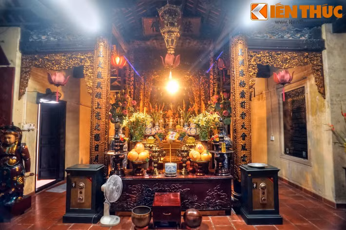 Về mặt tín ngưỡng, chùa Cầu Đông là một ngôi chùa quan trọng của phái Tào Động, là một trong năm phái thiền của Phật giáo Việt Nam.