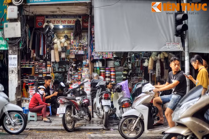 Cách gọi này xuất phát từ một điển tích là ở kinh đô nhà Tấn (Trung Hoa thế kỷ thứ 4) có một ngõ tập trung toàn dinh cơ các cơ quan lại quý tộc thuộc họ Vương, họ Tạ. Họ thường mặc áo đen nên dân chúng gọi ngõ ấy là Ô Y hạng.