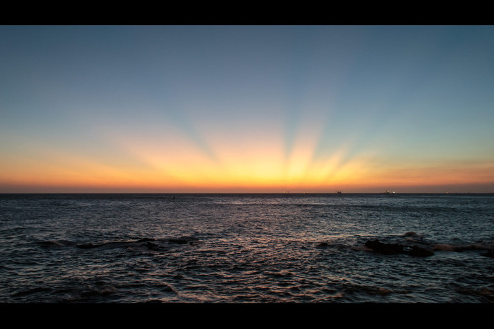 Hoàng hôn trên biển Vũng Tàu. Ảnh: Manfred Münzl / 500px.com.