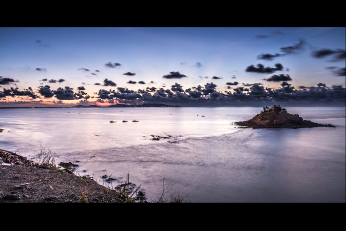 Đảo Hòn Bà trong buổi chiều chạng vạng. Ảnh: Jay Walker / 500px.com.