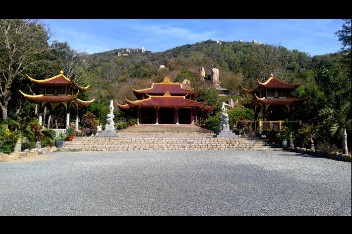 Nét tôn nghiêm của thiền viện Trúc Lâm Chân Nguyên (chùa Khỉ) trên núi Kỳ Vân, một địa điểm nổi tiếng gần Vũng Tàu. Ảnh: Charles Dean / 500px.com.