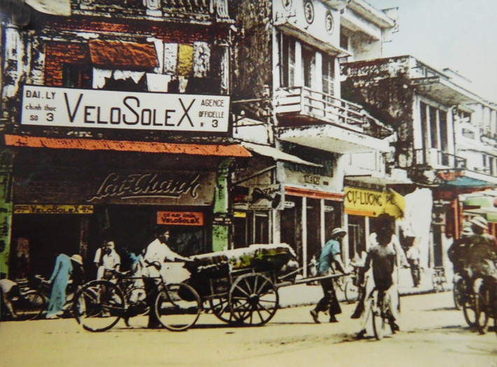 Một đại lý của hãng xe máy VeloSoleX ở Hà Nội thập niên 1950.