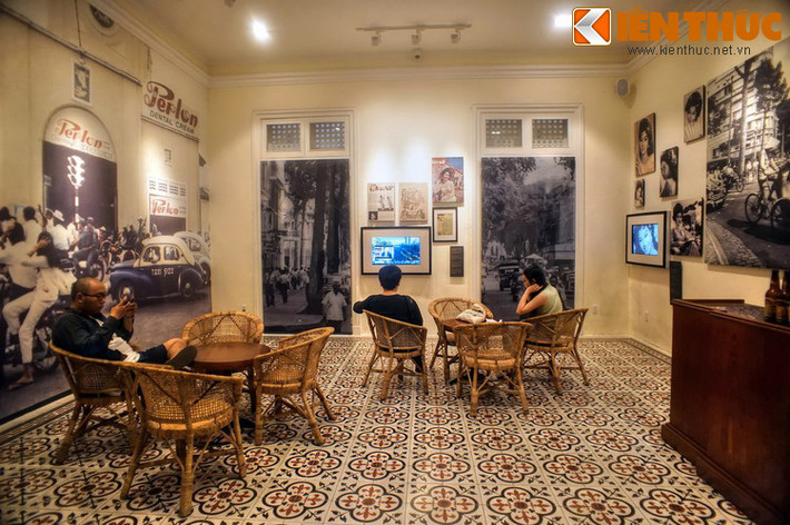Không gian của một phòng trà ở Sài Gòn trước 1975 được tái hiện tại tòa nhà trưng bày “Từ Dinh Norodom đến Dinh Độc Lập 1868-1966” trong khuôn viên Dinh Thống Nhất, TP HCM.