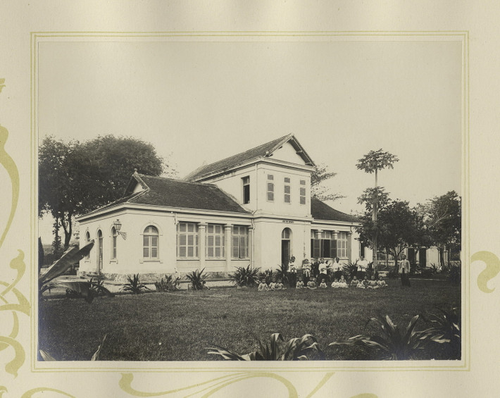 Trại trẻ trong bệnh viện bản địa.