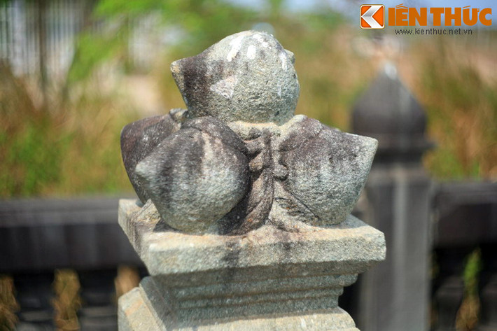 Hình tượng các loại trái cây được khắc trên lăng mộ của vị quan đất Bạc Liêu vì chúng là sản vật nổi tiếng ở quê hương ông.