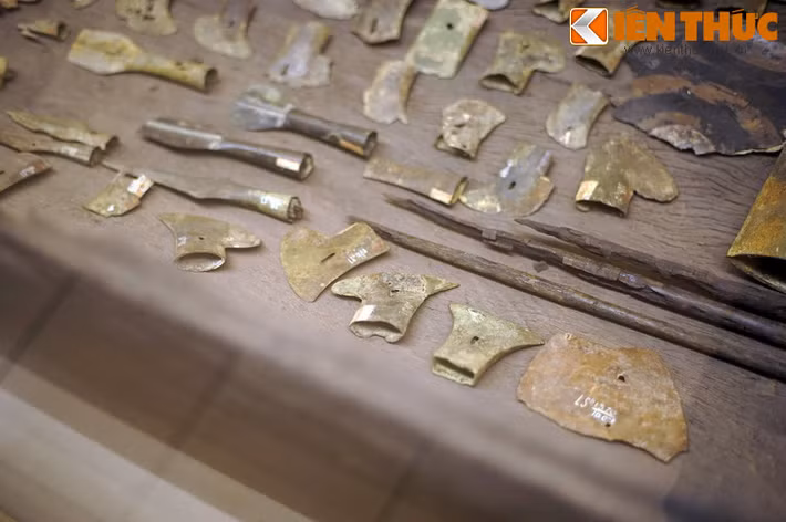 Du khách có thể khám phá mộ thuyền Việt Khê và các hiện vật lý thú chứa bên trong mộ tại Bảo tàng Lịch sử Quốc gia Việt Nam ở Hà Nội.