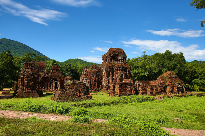 Những đền tháp ở khu vực trung tâm Thánh địa Mỹ Sơn, Di sản văn hóa thế giới ở huyện Duy Xuyên, tỉnh Quảng Nam. Ảnh: Markus Tschudi / 500px.com.