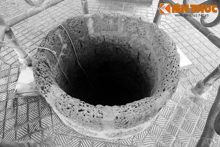 Thần thái hết sức đáng sợ như thể bị ai nhập vào của ông nông dân khiến tỉnh trưởng Thọ suýt “són ra quần”, bỏ qua luôn cái sĩ diện của một ông Tỉnh trưởng quyền uy, giục vợ lên xe quay về Quy Nhơn.