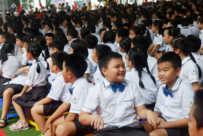 Nụ cười ngập tràn trong ngày khai giảng năm học mới.