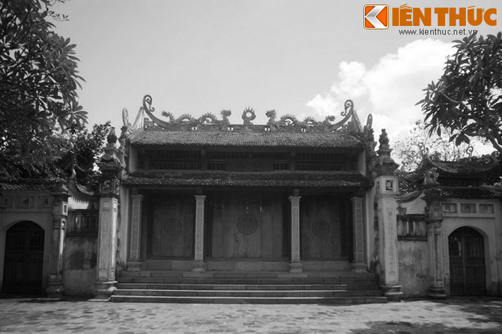 Theo lời kể của các bậc cao niên trong làng, vào thời Lý, chùa Dâu ở Bắc Ninh – ngôi chùa theo hệ Tứ Pháp vùng Kinh Bắc - được gần xa biết đến về sự linh ứng mỗi khi các vua Lý đến cầu khấn. Từ đó chùa các nơi xin rước Tứ Pháp về thờ.