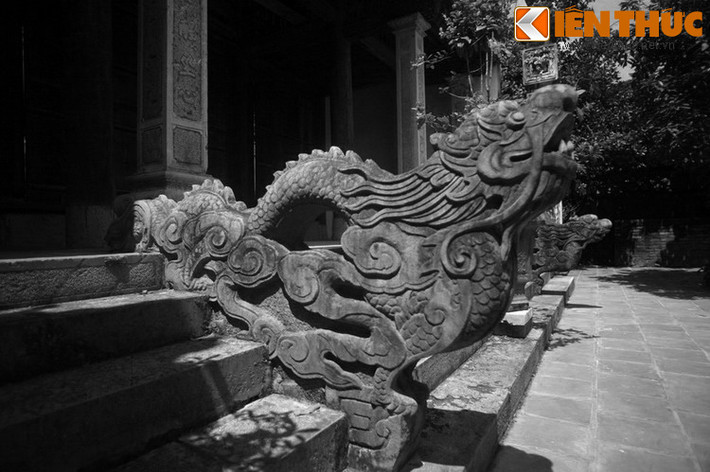 Tương truyền, người thợ tạc tượng sau một đêm nằm mơ thấy thần đến mách bảo dung nhan Pháp Vũ nên đã tạc lại theo giấc mộng kỳ lạ.