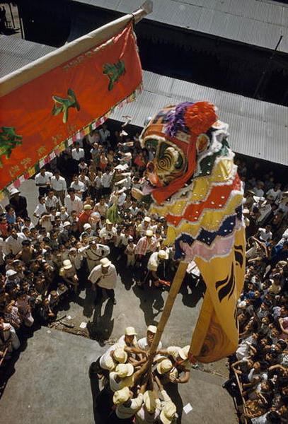 Múa lân ở Chợ Lớn, 1961.