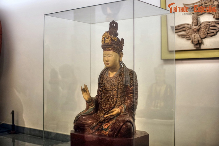 Tượng có nguồn gốc từ chùa Mật Sơn (Bố Vệ, Đông Sơn, Thanh Hóa), tái hiện chân dung bà Trịnh Thị Ngọc Trúc (1595–1660), hoàng hậu thời vua Lê Thần Tông.