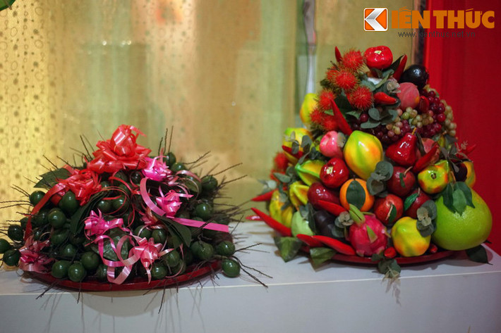 Đối với những người đi lễ, lộc được hiểu theo nhiều cách khác nhau là: sức khỏe, tiền tài, làm ăn phát đạt, sự thịnh vượng... do thánh ban. Lễ vật dâng lên Thánh, được Thánh chứng và ban phát cho những người đi lễ cũng gọi là lộc. Người nhận được lộc tin rằng học sẽ gặp may mắn trong cuộc sống. Vì vậy, ai cũng cố gắng xin được càng nhiều lộc càng tốt.