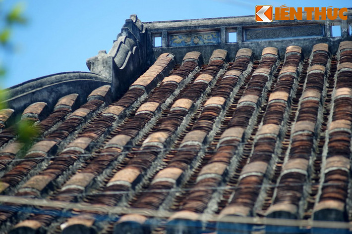 Mái nhà lợp ngói âm dương - loại vật liệu điển hình của phố cổ Hội An.